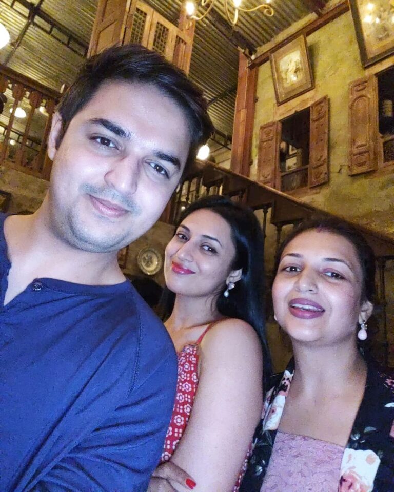 Divyanka Tripathi Instagram - In my true essence...with siblings. #MissThem #LoveThem