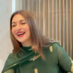 Divyanka Tripathi Instagram - How to be Sanskaari (tutorial) #ReelWithMIL #feelitreelit #divyankatripathidahiya #Feelkaroreelkaro