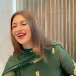 Divyanka Tripathi Instagram - How to be Sanskaari (tutorial) #ReelWithMIL #feelitreelit #divyankatripathidahiya #Feelkaroreelkaro