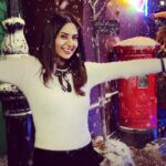 Divyanka Tripathi Instagram - I agree...there's nothing like Christmas fever! It's in the air! #MerryChistmas #Snowfall