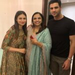 Divyanka Tripathi Instagram - Here begins the party season at Sonali's! Thanks for being such a gracious host @sonalijaffar ! #diwaliparty