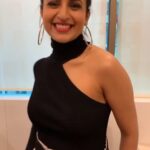 Divyanka Tripathi Instagram – #KissesAndPoses