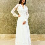 Divyanka Tripathi Instagram - Ufff! Whites! Why do I always like them so much? #PostGanpatiVisitPoses Outfit @eventepisode Styled by @stylingbyvictor @guneetsethi.in jewelry by @parekh_forum