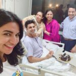 Divyanka Tripathi Instagram - Unique Anniversary bring in is this...when the family sneaked in a cake to surprise us...when Viv and I exchanged a high-five instead of a piece of cake! #HappyAnniversary love!