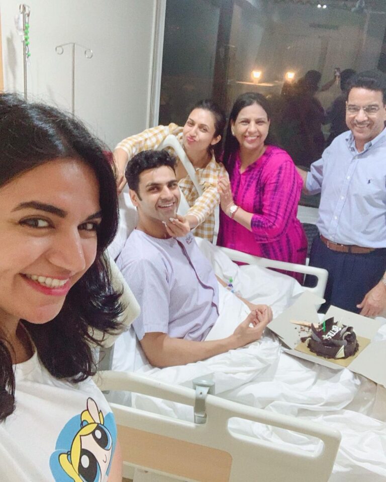 Divyanka Tripathi Instagram - Unique Anniversary bring in is this...when the family sneaked in a cake to surprise us...when Viv and I exchanged a high-five instead of a piece of cake! #HappyAnniversary love!