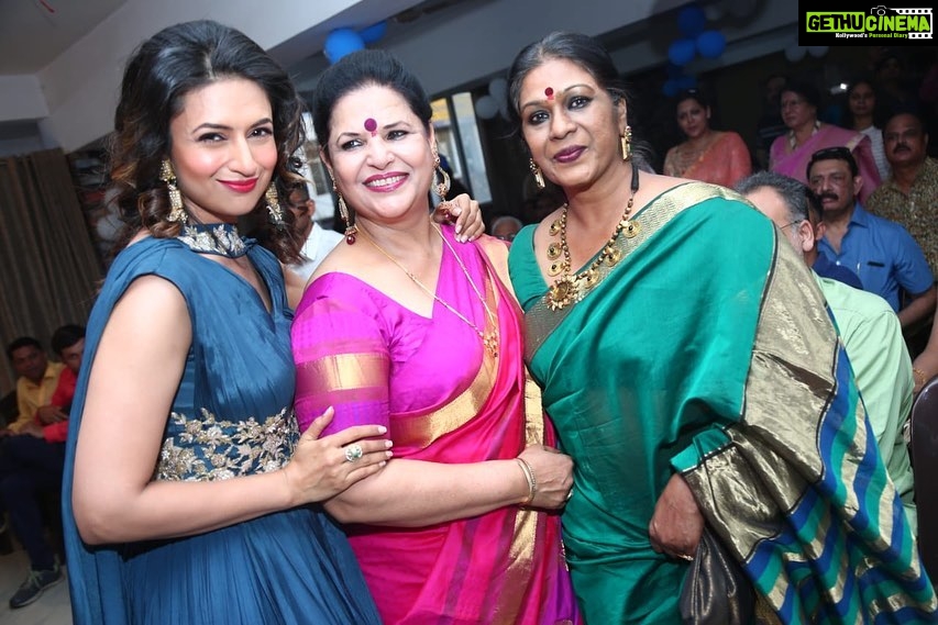 Divyanka Tripathi Instagram - My mother's #DivyankaArtAcademy opening was nothing lesser than grand. Mummy (Dr @Neelam.Tripathi121) never cease to surprise us with her zeal to renew herself! We are thankful to renowned dignitaries for their love and presence - #RajeevVarma ji #RitaVarma ji #DrLataMunshi #ShyamMunshi ji #Pushpendra ji🙏 Here's something to spread what Maa learnt, something our town supports whole heartedly - ART of various forms, under one roof. #Bharatnatyam #BollywoodDance #Yoga #Painting #Guitar #Singing Kolar Road Bhopal
