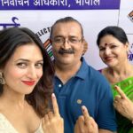 Divyanka Tripathi Instagram - I have cast my vote. With family. Did you? #Election2019 #MPStateIcon @ceompsveep