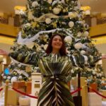Divyanka Tripathi Instagram - Twinning with Christmas tree😁🎄 #MerryChristmas 🧑‍🎄 Emirates Palace