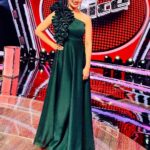 Divyanka Tripathi Instagram - I like #Weekends now! For this #SoapOpera artist, #TheVoice added sparkle to a regular day like Sunday. #GreenRuffledDress by @eyecandybyps Earing n ring @kohar_jewellery #EveningGown #OneShoulderRuffleDress #GreenGown