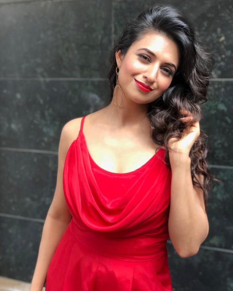 Divyanka Tripathi Instagram - The most powerful force on earth is- a human soul on fire. #PassionAndPurposeDrivenLife #RedJumpsuit