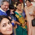 Divyanka Tripathi Instagram - I'm my friends' favorite- #SelfieStick!!😛🤳 #MataKiChauki at 'my all time Fav' Sudha ji's.