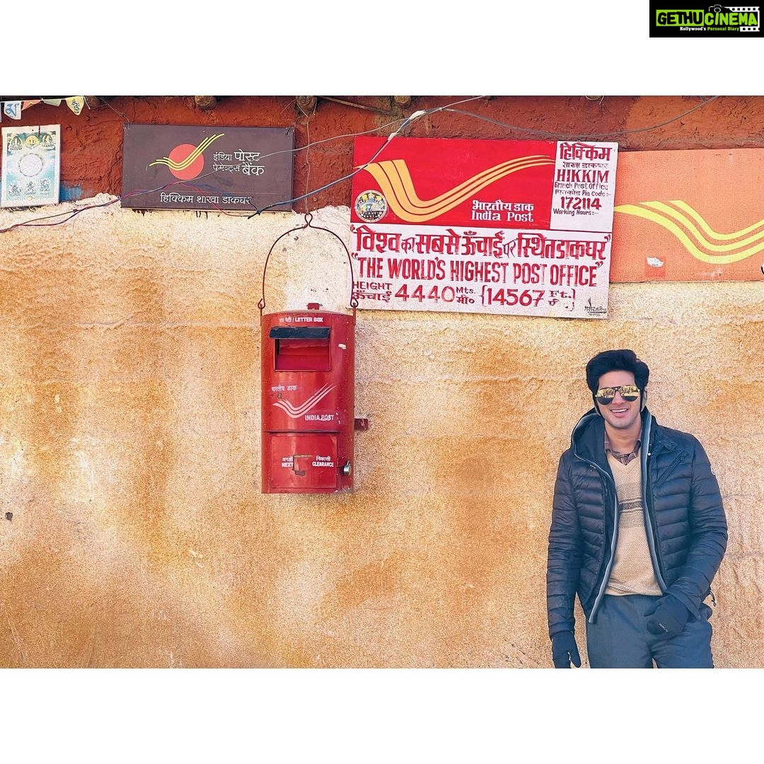 Dulquer Salmaan Instagram - Since the #Kurup era selfies got you all thinking I’m sad/depressed/unwell or under some influence, Here’s me beaming like a Cheshire Cat high on nothing but the altitude, these beautiful people and breath taking sights !! #spitivalley #kaza #hikkim #highestpostoffice #beingram #frozensmiles #projectingjoy #nonnegotiable #gramlifehasrules #apparantly
