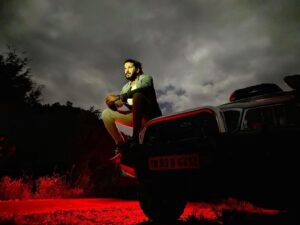 Dulquer Salmaan Instagram - Full Moon Nights ! 📸 @shanishaki with the help of @djsekhar #moonlitnight #upinthehills #nightdrives #thatbeardowithalenso #myboys #gotmeposing