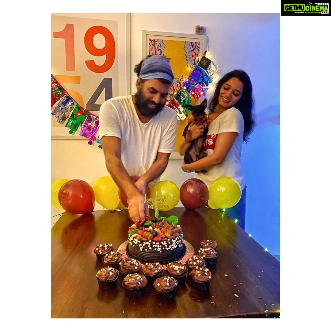 Dulquer Salmaan Instagram - Happiest birthday Sunnycha ! I couldn’t love you more if you were my own brother. From second show to now we havnt changed and we only grow closer with time. You and Kunju mean the world to us and seeing you both always fill our hearts with joy. Have the happiest day and always be you, cause a sunnychan is a rare find. We all got the original. 😂😂🤗🤗😘😘❤️❤️ !!! #hbdsunnywayne #happybirthday #birthdayboy #besties #startedtogether #stillthesame