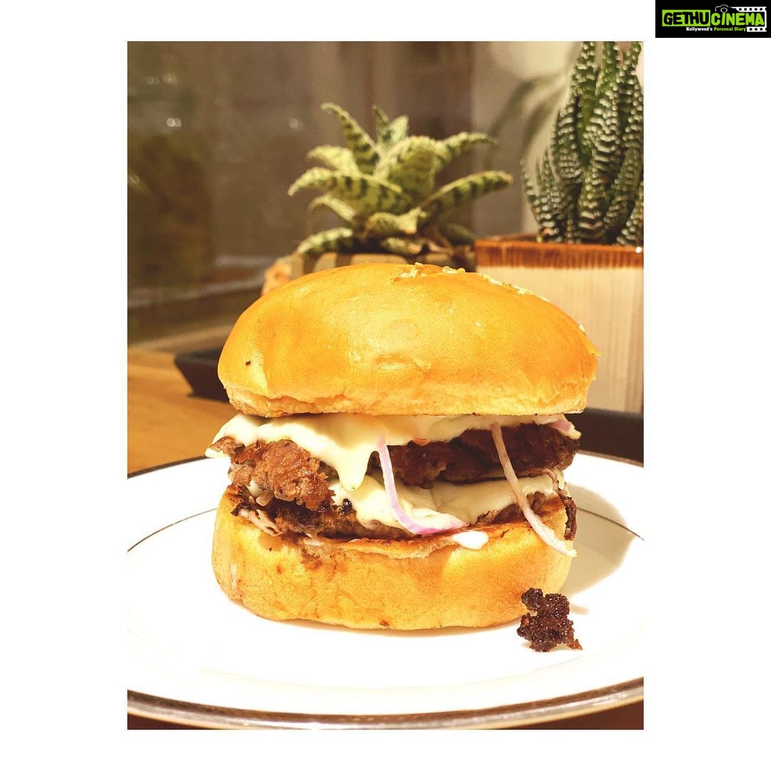 Dulquer Salmaan Instagram - Made this almost entirely from scratch ! Next up will be to bake our own brioche buns ! Assisted by my sous chef @djsekhar #chefQ #DJSousChef #smashburger #doublepatty #meatgrinder #grilled #doublecheeseburger #burgerboys
