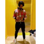 Dulquer Salmaan Instagram - Fitting Room selfies ! #circa2019 #kurupdays #couldntfigurewhatiwantedtowearoutthestore