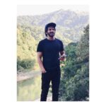 Dulquer Salmaan Instagram - Liking my all black silhouette 😎 #roadtrippin #thisbeautifulcountry #discoveryofindia #myboys #drivetribe #knights #barefeet #sneakerhead