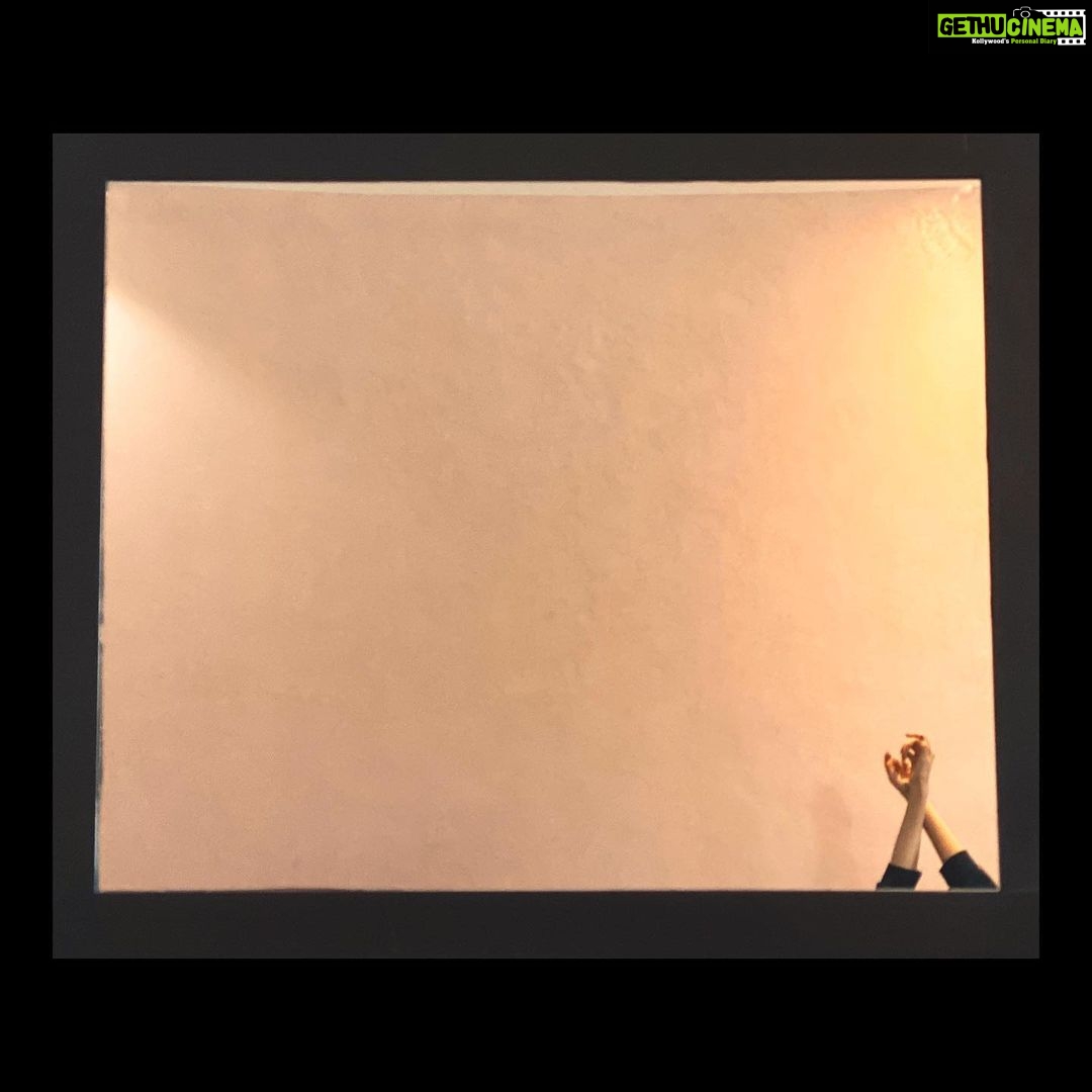 Dulquer Salmaan Instagram - Kurup captures Waiting between shots Mirror flections #dqclique #ifindframeseverywhere #puninteneded #mirrorframesimage #coactorunaware #wellshemightfindoutnow #thishappens #actorsarewaiters #wewaitmorethanweact #thatleadstothis