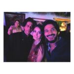 Dulquer Salmaan Instagram - The aura. The presence. When he’s in the room nothing else matters ! We were like children. Gleefully happy. Excited. Star struck. Also we got many hugs and kisses from the Shah himself 🤓🤓! #oneandonly #theshah #srk #nightslikethis #gushing #fanboy #fangirl #starstruck #howamazewasheonletterman #cantstop #wontstop #goingon #dQnA #diwali2019