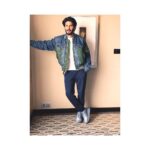 Dulquer Salmaan Instagram - Ah so comfy !! #breakfromformals #sportingitup #poser #asusualtrying #theresonlysomanyposes #brainstopsworking #needmoreposes Jacket : @levis_in @levis T shirt : @bhaane Tracks : @hm Shoes : @nike Styled by : @abhilashatd Assisted by : @dipteeagarwal