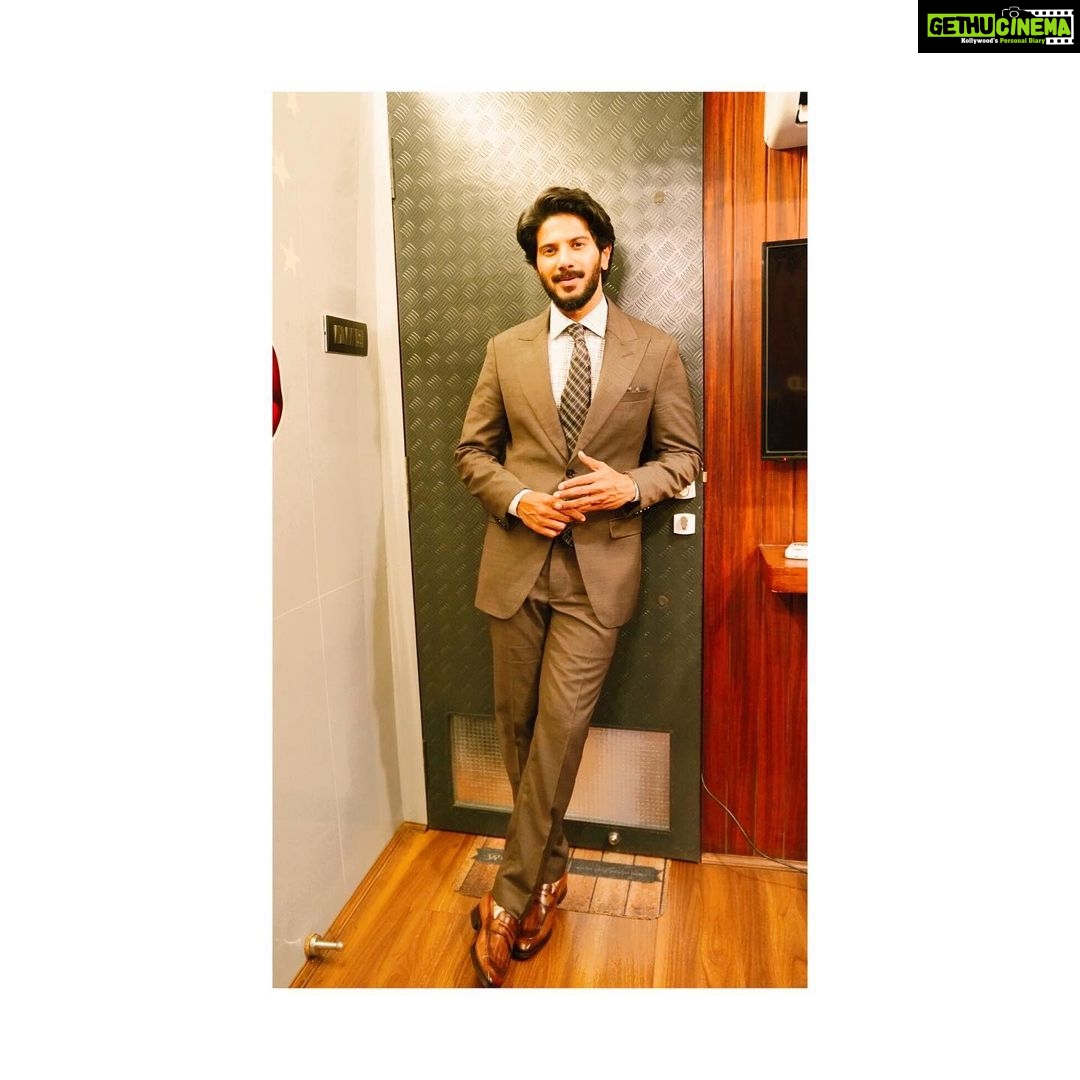 Dulquer Salmaan Instagram - Brown eyes brown suit brown shoes brown brown brown ! #beingbrown #ineveryway #thezoyafactor #promotionspree Suit : @gatsby.aliph Shirt : @tommyhilfiger Shoes : @berleighluxury Pocket square : @thetiehub Styled by : @abhilashatd Assisted by : @dipteeagarwal
