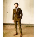 Dulquer Salmaan Instagram – Suits me for Dance India Dance ! 
#beforehespeakhissuitbespoke #dapperda #OAR #lovingit #epicevening 
Styled by : @abhilashatd 
Suit : @osmanabdulrazak 
Shirt : @tommyhilfiger 
Shoes : @tresmode 
Tie : @thetiehub 
Assisted by : @dipteeagarwal