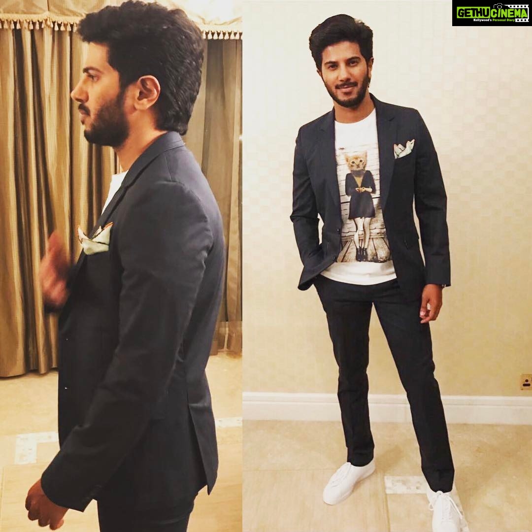 Dulquer Salmaan Instagram - Had the most incredible time last night at the AR Rahman show in Sharjah ! It was just world class ! Thank you Mathrubhumi and Club FM for inviting me to the event. And for giving me the best seats in the house βΊβΊππ»ππ» Wearing a @paulsmithdesign suit & pocket square and a @fightingfame t shirt ! Styled as always by @kalyanidesai