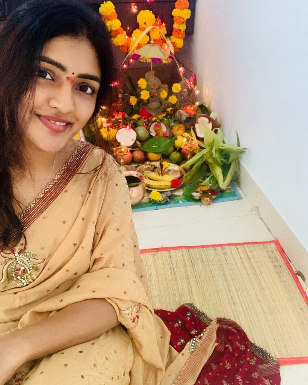 Eesha Rebba Instagram - Om GanGanapatay NamoNama 🙏🏻 Andariki Vinayaka chavithi subhakanshalu 🤗 Wishing everyone a very Happy Ganesh Chathurthi 🙏🏻