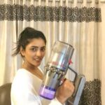 Eesha Rebba Instagram - 💁🏻‍♀️Tadaaa!! My squeaky clean home thanks to my Dyson v11. I’m glad i took the Dyson Dust Challenge, it really opened my eyes So much dust even after sweeping and mopping, phew!😨 No more hidden dust with @dyson_india #DysonDustChallenge#DysonIndia #DysonHome #DysonV11