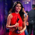 Eesha Rebba Instagram - #ApsaraAwards2018 #ZEEApsaraAwards Thank you so much🙏 I’m deeply honoured to receive this award #BestperformerTeluguammayiOfTheYear for the movie #Amithumi 😊. #Happyme 📸 @marurickz :)