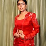 Eesha Rebba Instagram - Looking at you ♥️ #pittakathalu promotions Outfit: @dheeru.taneja Styled by @officialanahita Assisted by @khushibagga04 Pic: @v_capturesphotography Makeup : @venkateshparam Hair : Vamshi #pittakathalu #comingon19thfeb #pinky #eesharebba