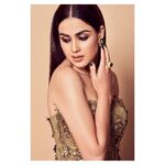 Genelia D’Souza Instagram – Leave a little sparkle wherever you go..