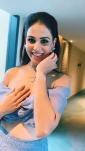 Genelia D'Souza Instagram - Every 2 mins of Glamour,
has hours of work out into it - 

Not just by you but by the team who believes they can make you sparkle
- TrueStory