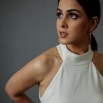 Genelia D'Souza Instagram - No one reaches the finish line by looking back