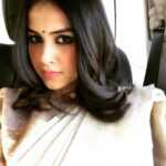 Genelia D'Souza Instagram - Hair loving ( Seema for @placidsalon) Sari loving (Anavila) make up loving (@bhavyaarora)..thank you @ridhisharma13 for putting it together