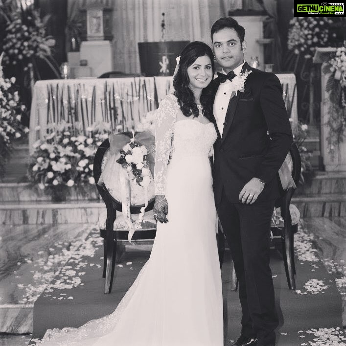 Genelia D'Souza Instagram - Happy First Anniversary @nigelcnbctv18 and @EnSaluja... Can't believe it's already been a year.. Wishing you'll the world of happiness n love always
