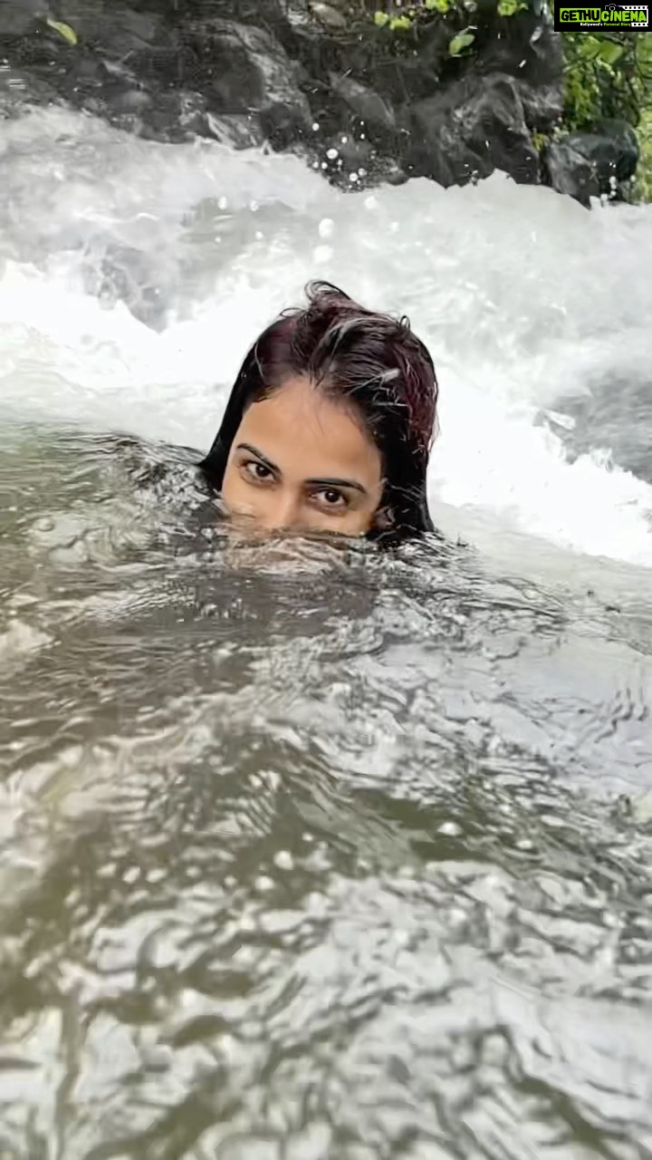 Genelia D'Souza - 2.3 Million Likes - Because I love this song..
N I love you Ivarr, Azai, @kanchikaul and @shabirahluwalia for just making me experience nature uninterrupted 💚💚💚💚
