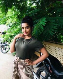 Gouri G Kishan Instagram - When your favourite look from the ad is hardly for a second, flaunt it on the gram 👻

Courtesy - @myntra 
MUA - @siromakeupstudio_academy @vimizimik