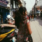 Gouri G Kishan Instagram - Tested positive for being obsessed with Dahi Puri ✅ I remember being on the hunt for a chaat shop in Commercial Street with bestfren @lakshh___ after which, I missed an exam that I was supposed to attend that day! (lol) But do I mind being known as the girl who chose Dahi Puri over exams? Nahhhh 🍃 ... #simplertimes Commercial Street, Bangalore