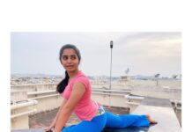 Gouri G Kishan Instagram - Yoga has helped me open my soul to new experiences like nothing else could. An absolute work-in-progress at the moment but this sure seemed like a good place to begin! Big love to my partner yogi @__meghaaa__ for bringing in so much joy into my everyday practice. #internationalyogaday Chennai, India