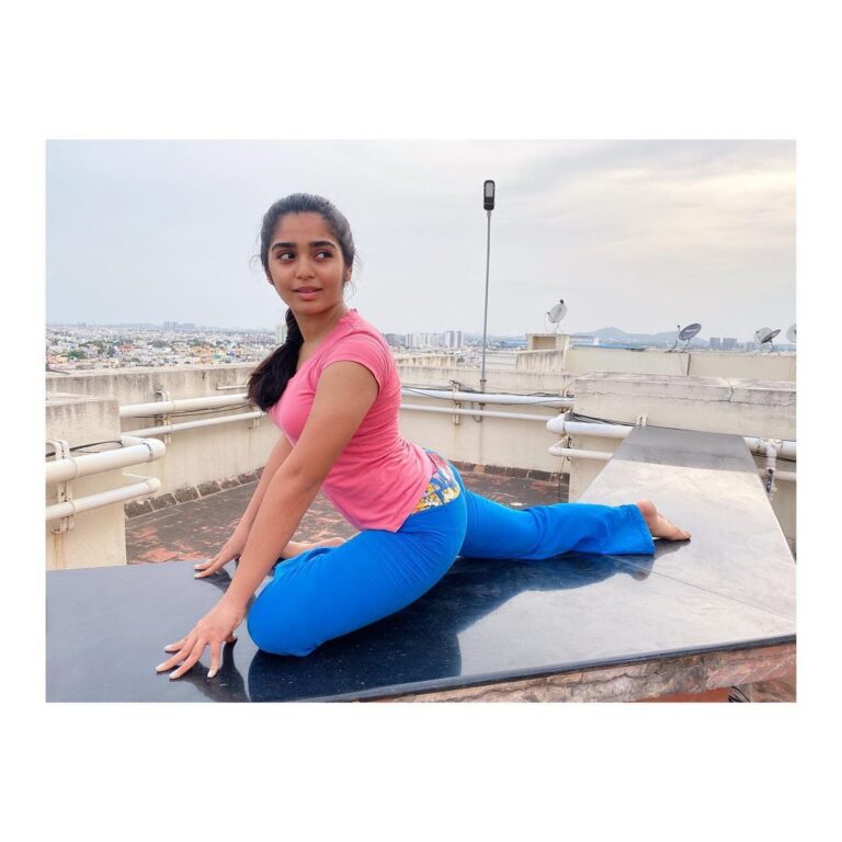 Gouri G Kishan Instagram - Yoga has helped me open my soul to new experiences like nothing else could. An absolute work-in-progress at the moment but this sure seemed like a good place to begin! Big love to my partner yogi @__meghaaa__ for bringing in so much joy into my everyday practice. #internationalyogaday Chennai, India