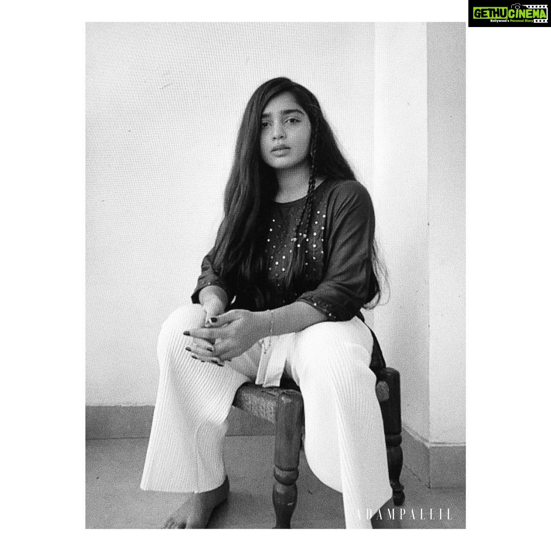 Gouri G Kishan Instagram - When you think you have nothing left... remember that you still have sunsets, the moon, your favourite music, a paper to write on, warm clothes, new beginnings and your cute self. Never forget // . . . . 📱- @adampallil #adampallil #virtualshoot #shotoniphone #facetimephotoshoot Chennai, India