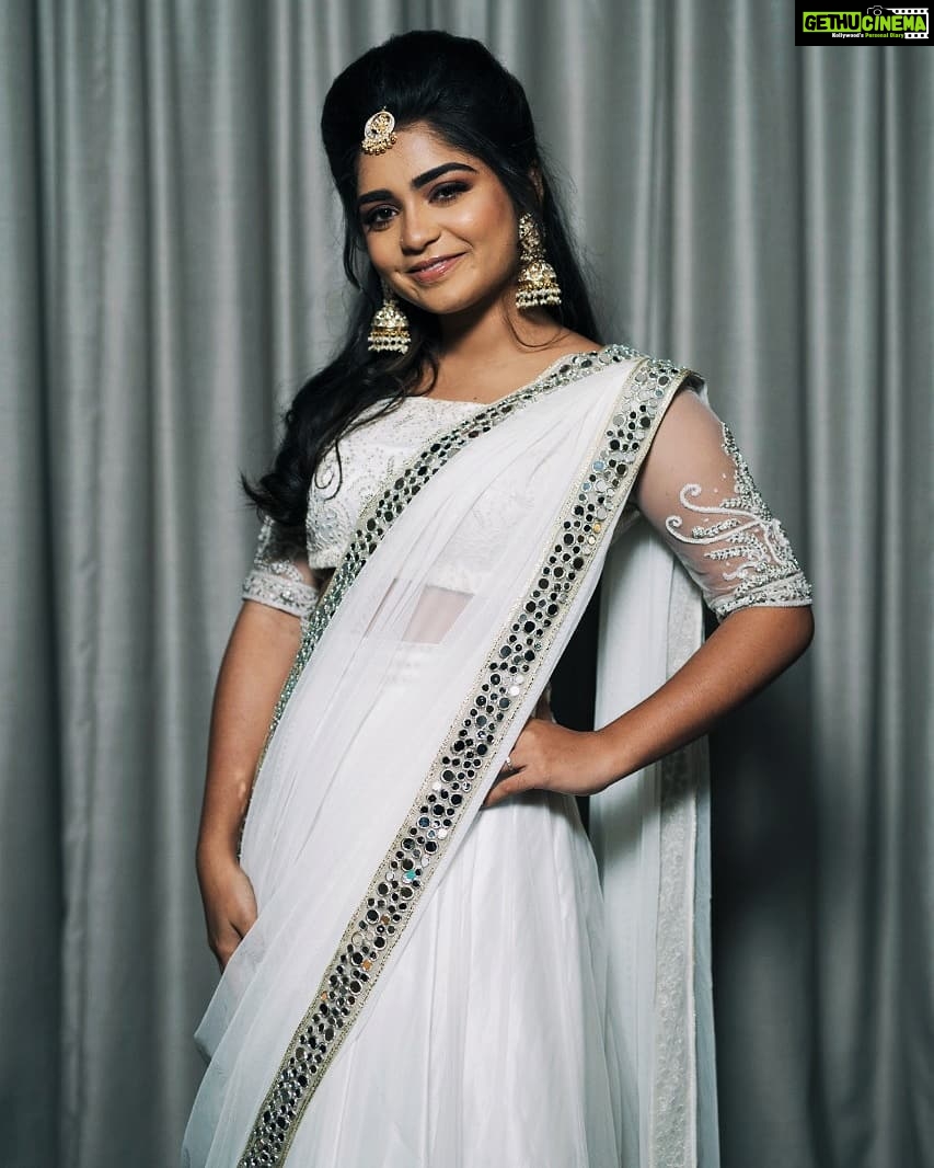 Gouri G Kishan Instagram - I agreeee. I look better when I'm not this made up๐ PC: @dhakshinkrishnanphotography Styled by: @shimona_stalin Outfit : @sameenas.store Makeup and Hair :@salomirdiamond @keerthana_nithin @raisedbrowsbybhavani Accesories: @rimliboutique These lovely ladies who agreed to doll me up last minute, thank you so much!