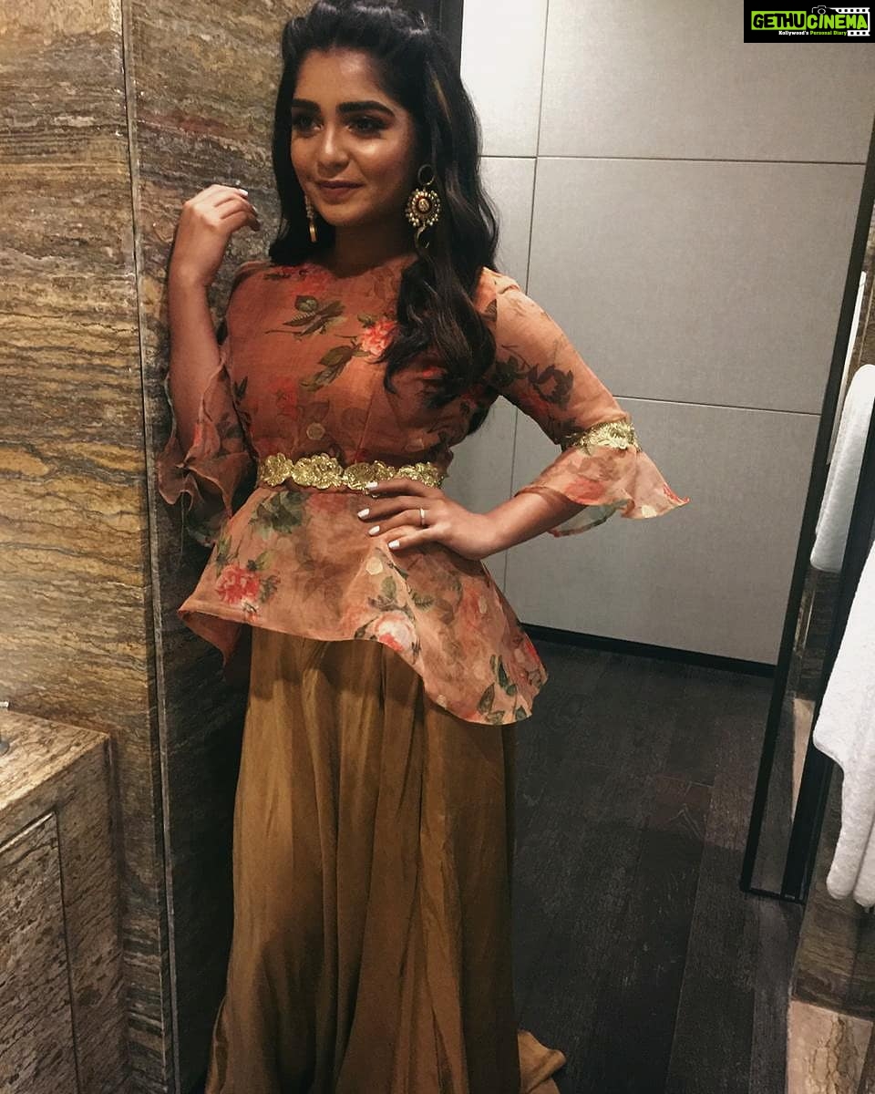 Gouri G Kishan Instagram - Red carpet look for the #jfwMovieAwards 💃 Styled by: @shimona_stalin Outfit : @sameenas.store Makeup and Hair :@salomirdiamond @keerthana_nithin Accesories: @rimliboutique These lovely ladies who agreed to doll me up last minute, thank you so much!