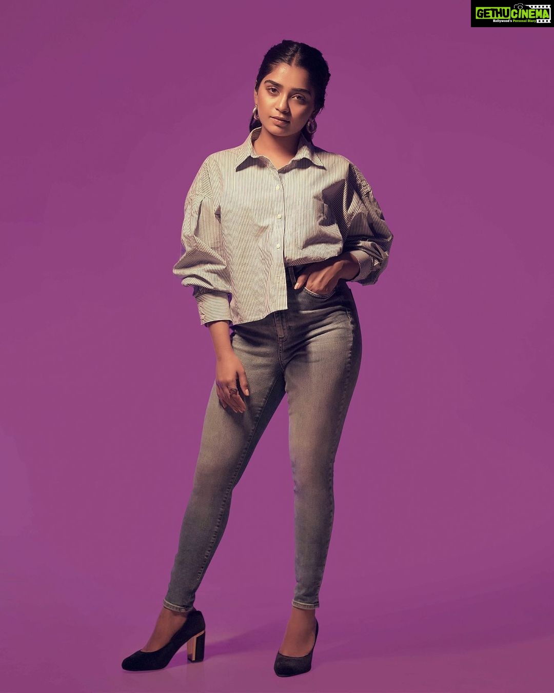 Gouri G Kishan - 162.6K Likes - Where do you leave off and where does your part begin?
Photographer : @Richard_Antony_
Stylist : @asaniya_nazrin
Makeup and Hair : @shiva_makeover
Outfit : @nymicouture
Studio : @maxxocreative
Retouch: @ajmaltorres