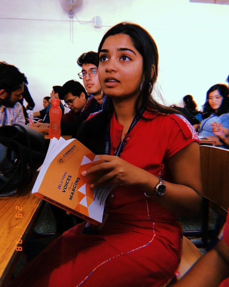 Gouri G Kishan Instagram - how I think I look in class ~ how I actually look in class ~ but isn't everything a facade anyway? 🌚