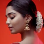 Gouri G Kishan Instagram – 🌻

Photographer : @richard_antony_ 

Stylist : @asaniya_nazrin 

Jewellery : @francisalukkas

Makeup and Hair : @_femy_antony_

Outfit : @thunnal

Studio : @maxxocreative
 
Retouch: @ajmaltorres