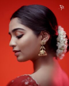 Gouri G Kishan Instagram - 🌻

Photographer : @richard_antony_ 

Stylist : @asaniya_nazrin 

Jewellery : @francisalukkas

Makeup and Hair : @_femy_antony_

Outfit : @thunnal

Studio : @maxxocreative
 
Retouch: @ajmaltorres