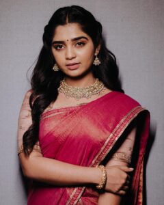 Gouri G Kishan Instagram - Dhavani pota pongal ♥️

Styled by @shruthimanjari 
HMUA by @mag_makeovers 
Couture by @gundu.malli 
Jewels by @jaipurgems 
Photography by @nirveshmadhav 

For Suntv Pongal Special Show.