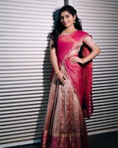 Gouri G Kishan Instagram - Wishing you all a #MasterPongal 💌

Styled by @shruthimanjari 
HMUA by @mag_makeovers 
Couture by @gundu.malli 
Jewels by @jaipurgems 
Photography by @nirveshmadhav